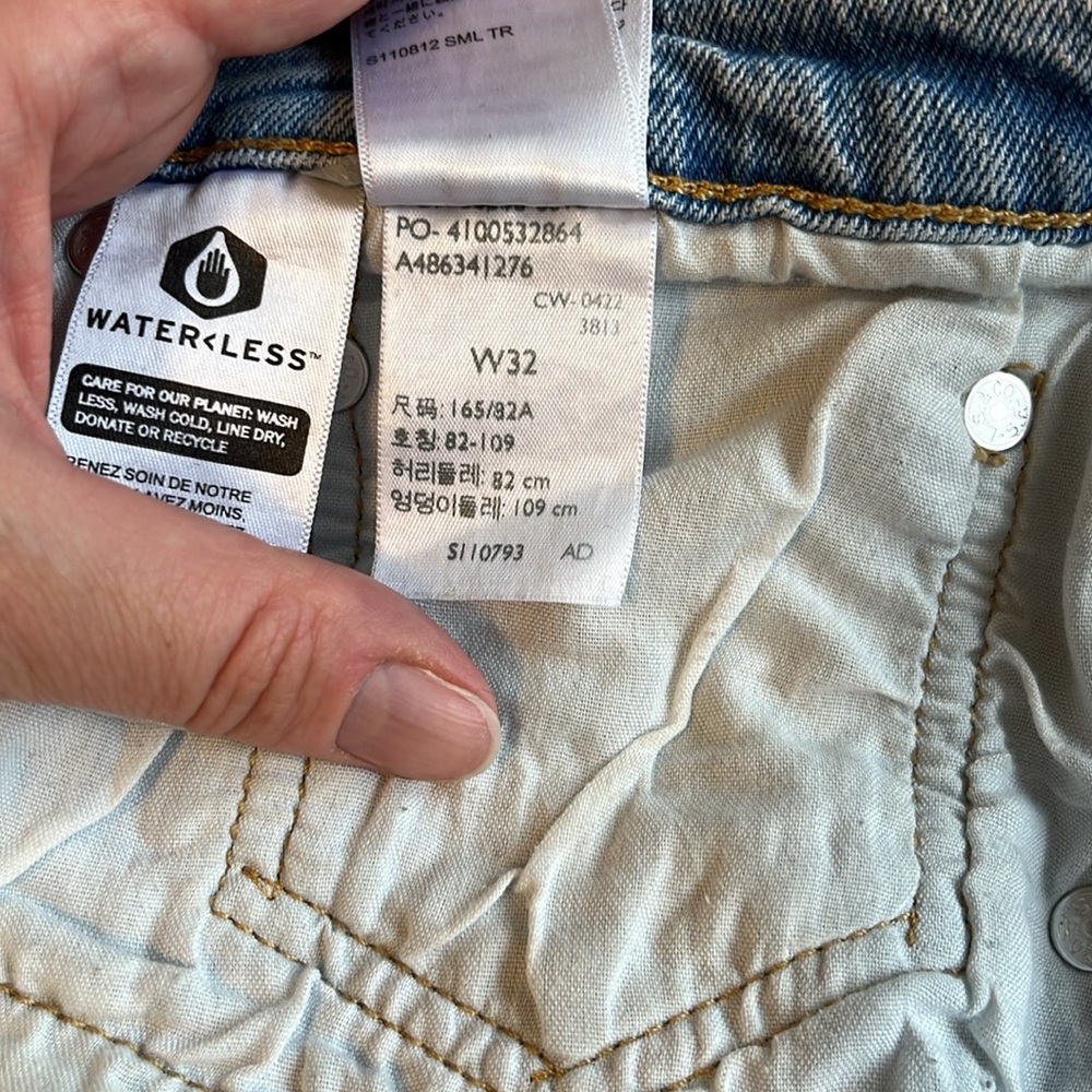 Levi’s mid thigh 501 shorts size 32 - Picture 5 of 5